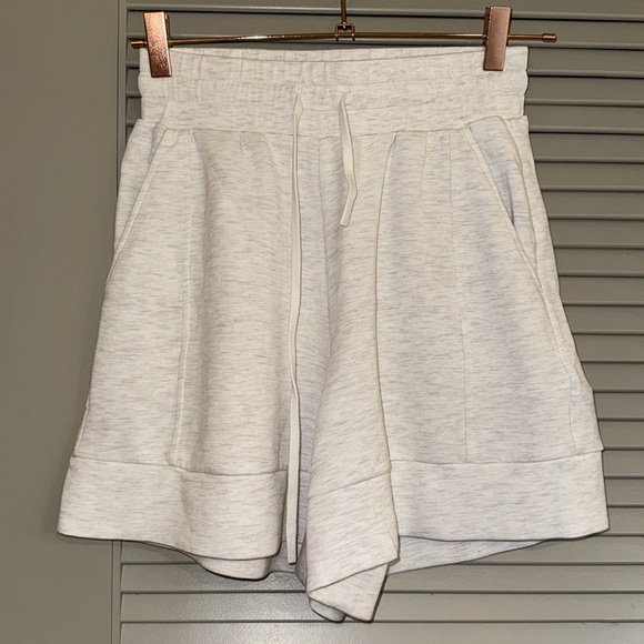 NWOT Varley Alder High-Rise Shorts 5.5” Double Soft Ivory Mark Sz XS - Picture 2 of 6